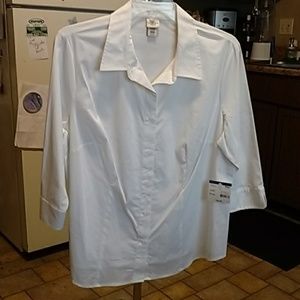 Women's white three-quarter sleeve blouse